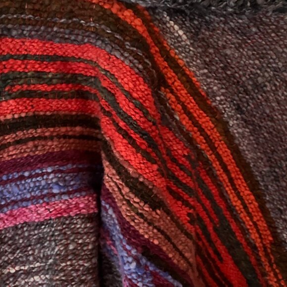 Handwoven Unisex Wool Poncho - Picture 3 of 4